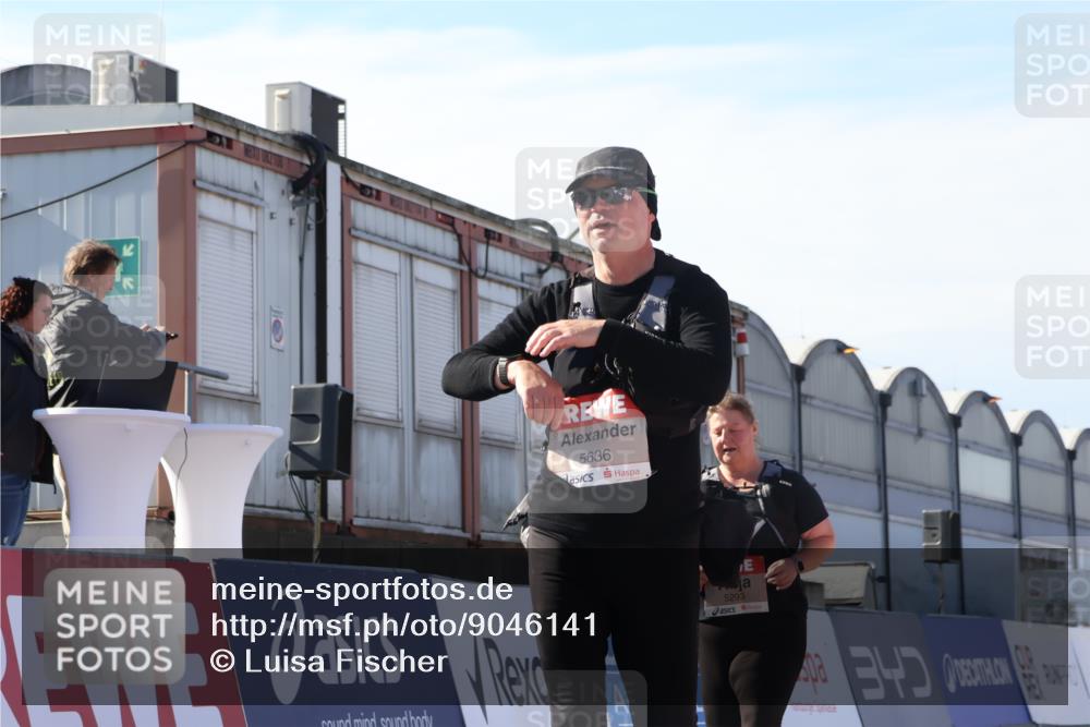 03.10.2025 - Köhlbrandbrückenlauf Luisa Fischer http://msf.ph/oto/9046141 03.10.2025 13:47:15 Ziel 7015, 5136, 5293, 5635, 5636, 6073 meine-sportfotos.de