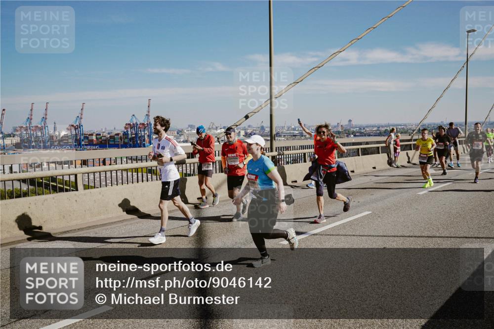 03.10.2025 - Köhlbrandbrückenlauf Michael Burmester http://msf.ph/oto/9046142 03.10.2025 12:28:38 Position 1  meine-sportfotos.de