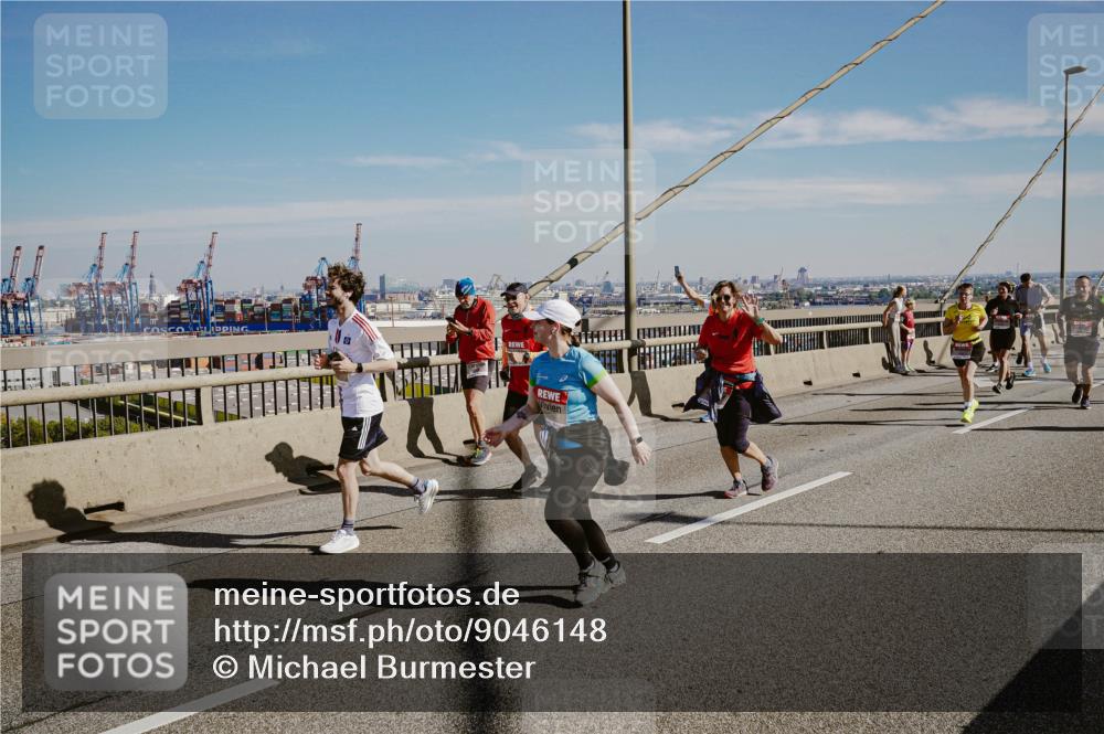 03.10.2025 - Köhlbrandbrückenlauf Michael Burmester http://msf.ph/oto/9046148 03.10.2025 12:28:38 Position 1  meine-sportfotos.de