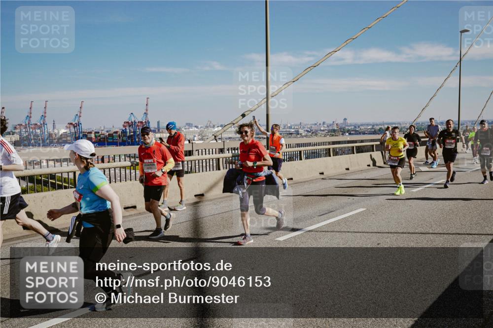 03.10.2025 - Köhlbrandbrückenlauf Michael Burmester http://msf.ph/oto/9046153 03.10.2025 12:28:38 Position 1  meine-sportfotos.de