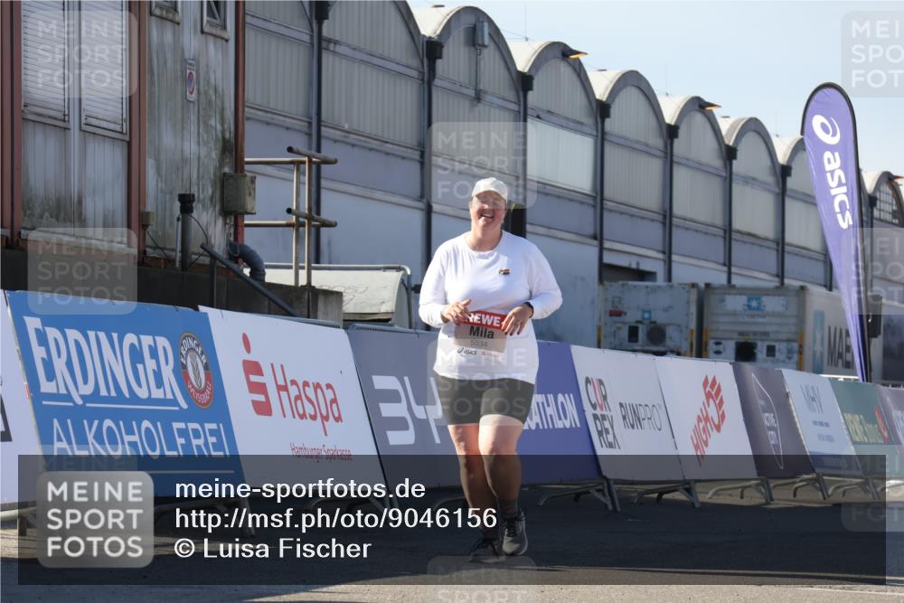 03.10.2025 - Köhlbrandbrückenlauf Luisa Fischer http://msf.ph/oto/9046156 03.10.2025 13:47:25 Ziel 8787, 5293, 5534, 5635, 5636 meine-sportfotos.de