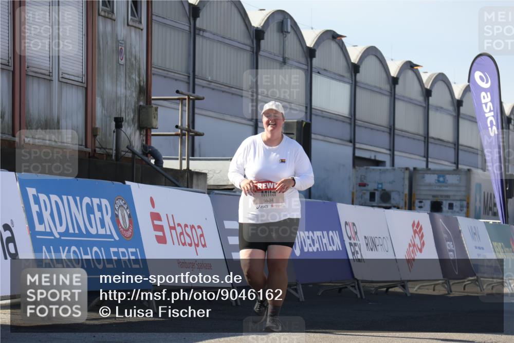 03.10.2025 - Köhlbrandbrückenlauf Luisa Fischer http://msf.ph/oto/9046162 03.10.2025 13:47:25 Ziel 8787, 5293, 5534, 5635, 5636 meine-sportfotos.de