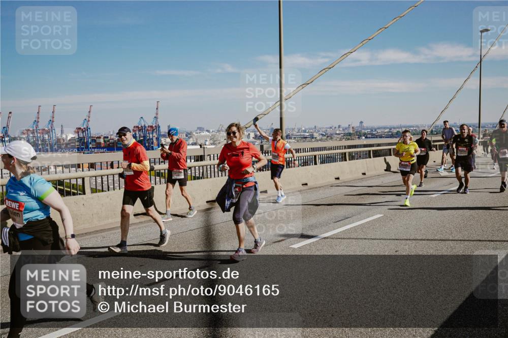 03.10.2025 - Köhlbrandbrückenlauf Michael Burmester http://msf.ph/oto/9046165 03.10.2025 12:28:39 Position 1  meine-sportfotos.de