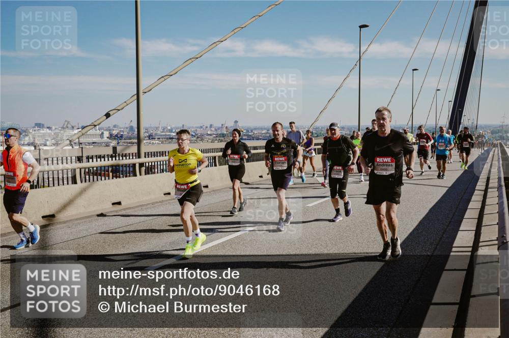 03.10.2025 - Köhlbrandbrückenlauf Michael Burmester http://msf.ph/oto/9046168 03.10.2025 12:28:40 Position 1 6466, 1 meine-sportfotos.de