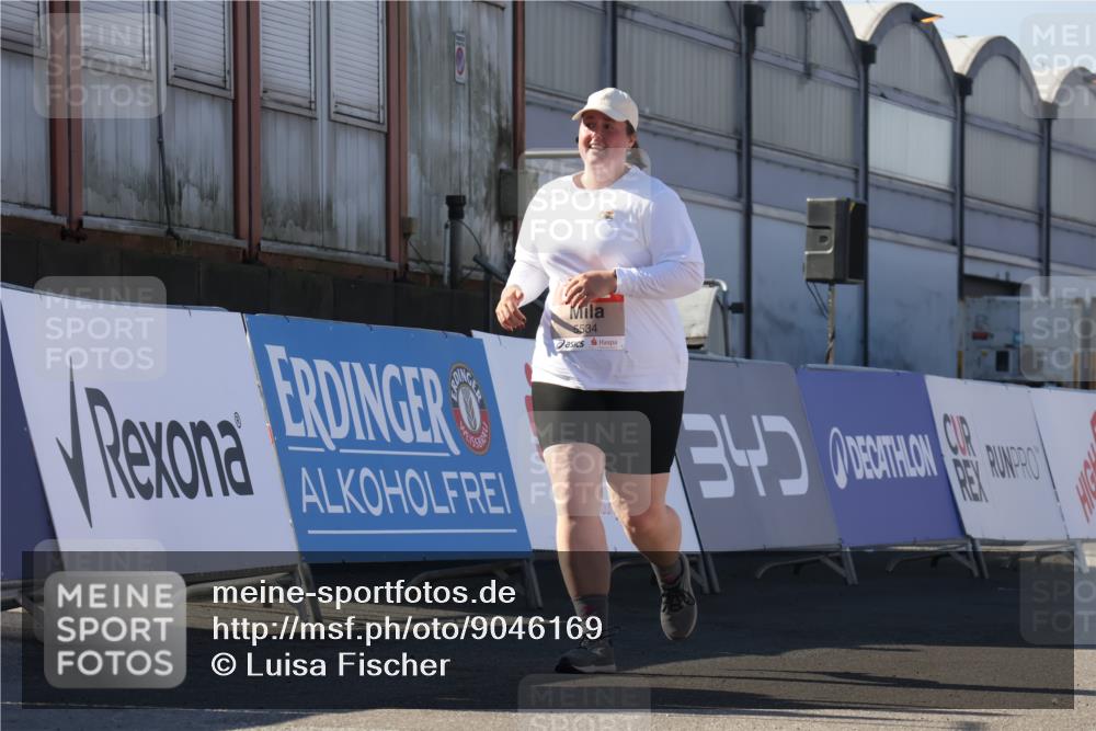 03.10.2025 - Köhlbrandbrückenlauf Luisa Fischer http://msf.ph/oto/9046169 03.10.2025 13:47:26 Ziel 8787, 5293, 5534 meine-sportfotos.de