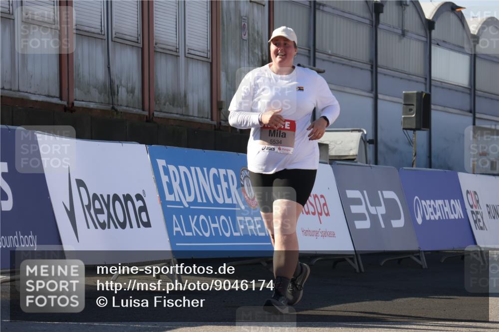 03.10.2025 - Köhlbrandbrückenlauf Luisa Fischer http://msf.ph/oto/9046174 03.10.2025 13:47:26 Ziel 8787, 5293, 5534 meine-sportfotos.de