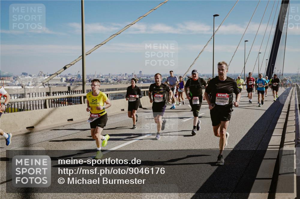 03.10.2025 - Köhlbrandbrückenlauf Michael Burmester http://msf.ph/oto/9046176 03.10.2025 12:28:40 Position 1 21, 6466 meine-sportfotos.de