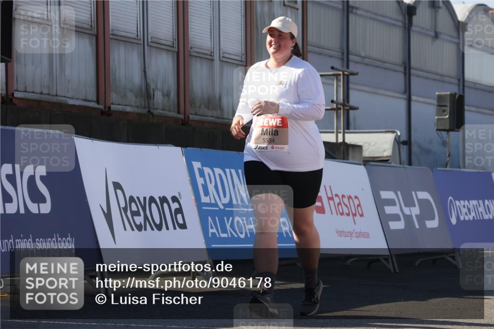 03.10.2025 - Köhlbrandbrückenlauf Luisa Fischer http://msf.ph/oto/9046178 03.10.2025 13:47:27 Ziel 8787, 5293, 5534 meine-sportfotos.de