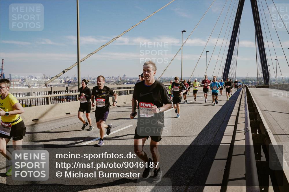03.10.2025 - Köhlbrandbrückenlauf Michael Burmester http://msf.ph/oto/9046187 03.10.2025 12:28:41 Position 1 4431, 6466 meine-sportfotos.de