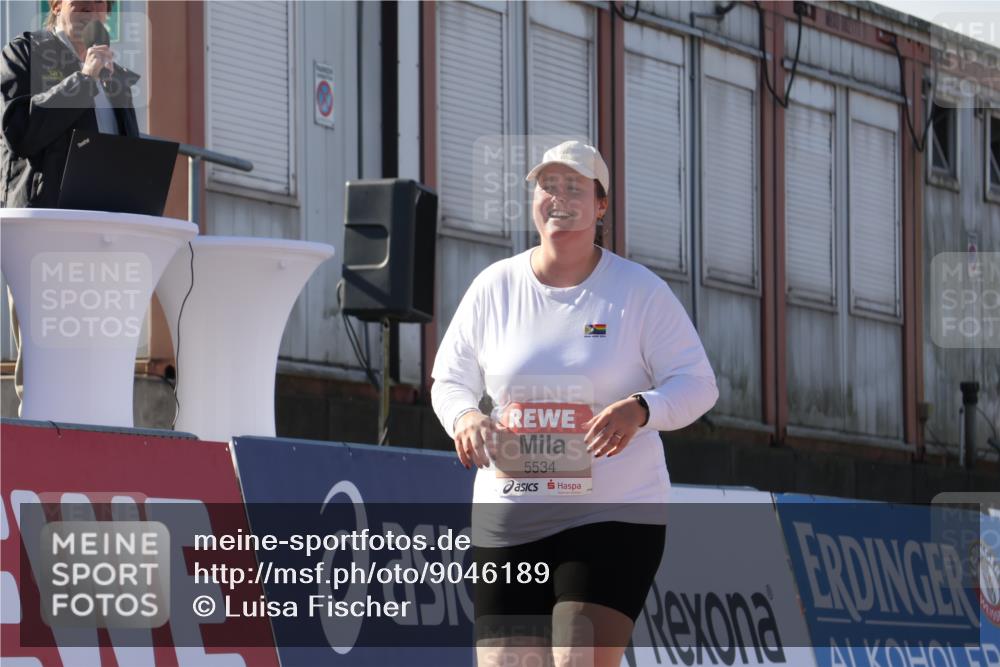 03.10.2025 - Köhlbrandbrückenlauf Luisa Fischer http://msf.ph/oto/9046189 03.10.2025 13:47:28 Ziel 8787, 5534 meine-sportfotos.de
