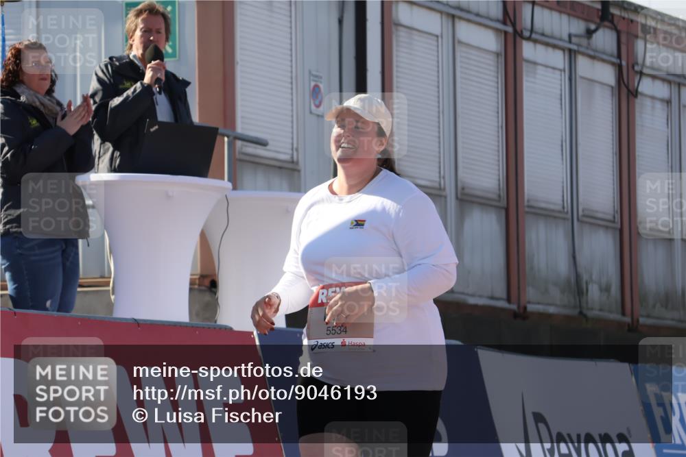 03.10.2025 - Köhlbrandbrückenlauf Luisa Fischer http://msf.ph/oto/9046193 03.10.2025 13:47:28 Ziel 8787, 5534 meine-sportfotos.de