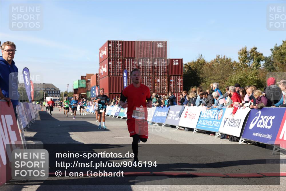 03.10.2025 - Köhlbrandbrückenlauf Lena Gebhardt http://msf.ph/oto/9046194 03.10.2025 13:01:50 Ziel 4162, 4206, 4257, 4258, 5671, 5692, 5718, 5739 meine-sportfotos.de