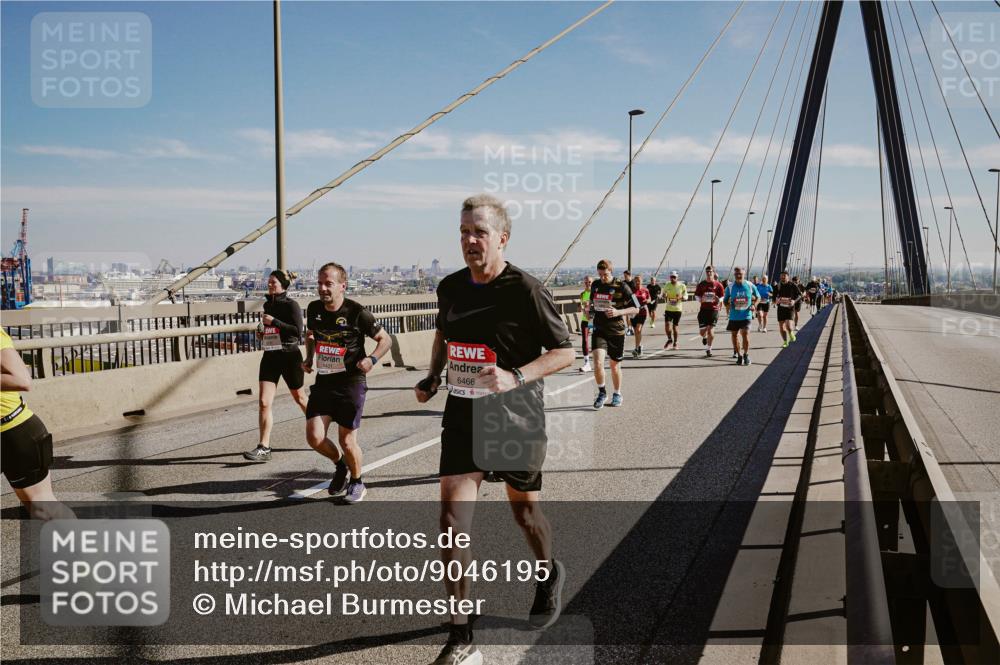 03.10.2025 - Köhlbrandbrückenlauf Michael Burmester http://msf.ph/oto/9046195 03.10.2025 12:28:41 Position 1 6466 meine-sportfotos.de