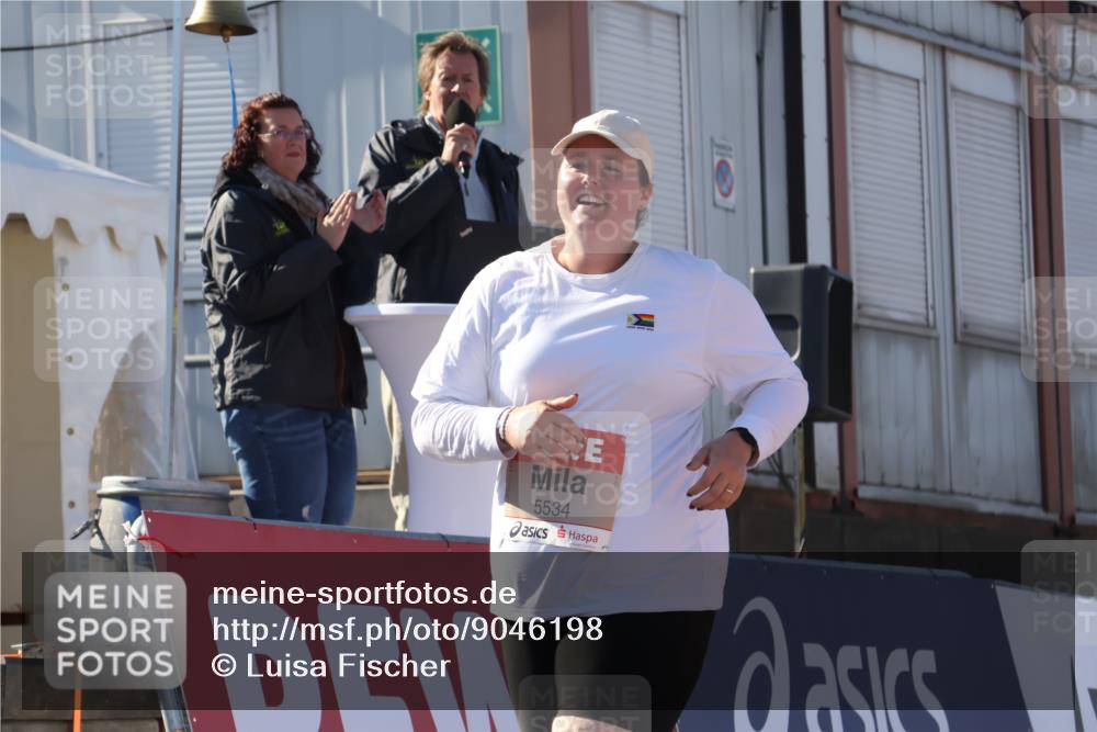 03.10.2025 - Köhlbrandbrückenlauf Luisa Fischer http://msf.ph/oto/9046198 03.10.2025 13:47:29 Ziel 8787, 5534 meine-sportfotos.de