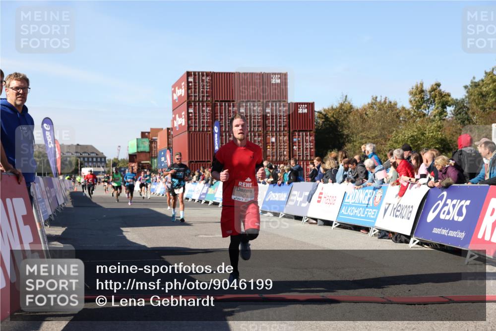 03.10.2025 - Köhlbrandbrückenlauf Lena Gebhardt http://msf.ph/oto/9046199 03.10.2025 13:01:50 Ziel 4162, 4206, 4257, 4258, 5671, 5692, 5718, 5739 meine-sportfotos.de