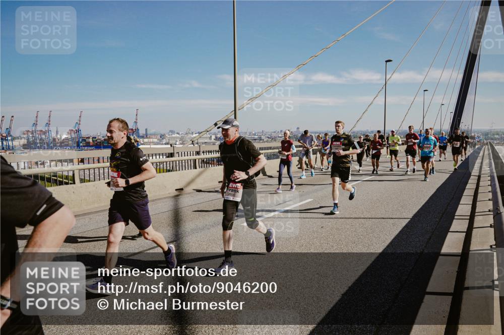 03.10.2025 - Köhlbrandbrückenlauf Michael Burmester http://msf.ph/oto/9046200 03.10.2025 12:28:42 Position 1  meine-sportfotos.de