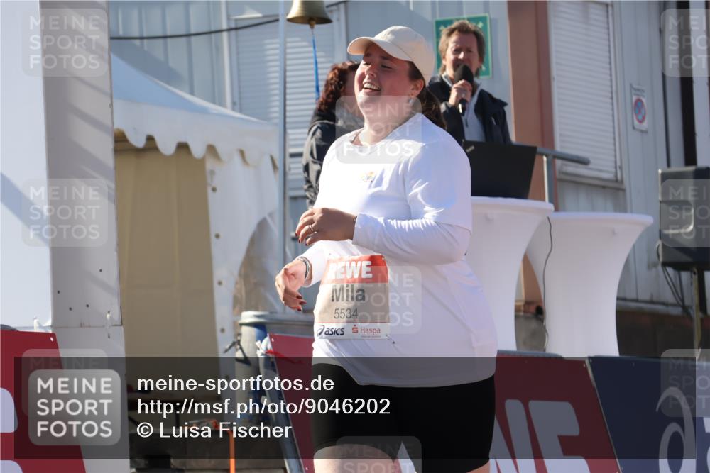 03.10.2025 - Köhlbrandbrückenlauf Luisa Fischer http://msf.ph/oto/9046202 03.10.2025 13:47:29 Ziel 8787, 5534 meine-sportfotos.de