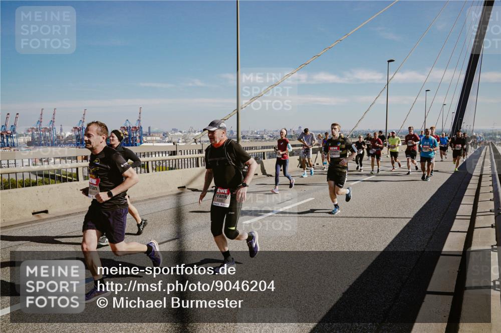 03.10.2025 - Köhlbrandbrückenlauf Michael Burmester http://msf.ph/oto/9046204 03.10.2025 12:28:42 Position 1 4330 meine-sportfotos.de