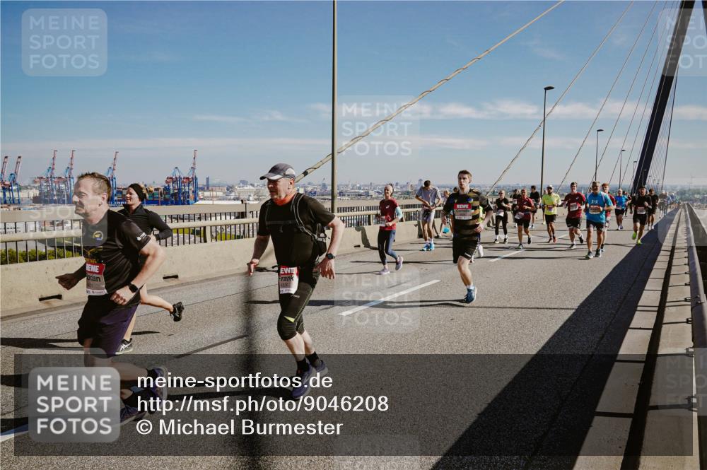 03.10.2025 - Köhlbrandbrückenlauf Michael Burmester http://msf.ph/oto/9046208 03.10.2025 12:28:42 Position 1  meine-sportfotos.de