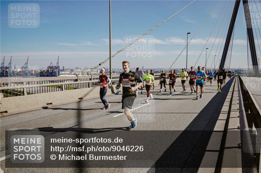 03.10.2025 - Köhlbrandbrückenlauf Michael Burmester http://msf.ph/oto/9046226 03.10.2025 12:28:43 Position 1  meine-sportfotos.de