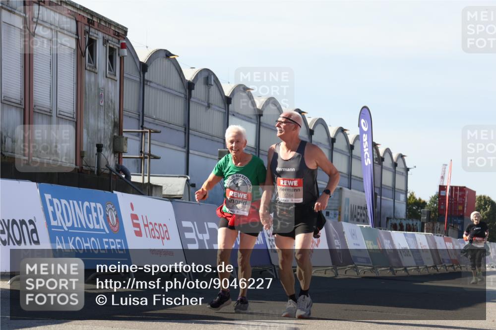 03.10.2025 - Köhlbrandbrückenlauf Luisa Fischer http://msf.ph/oto/9046227 03.10.2025 13:48:09 Ziel 6164, 6165 meine-sportfotos.de
