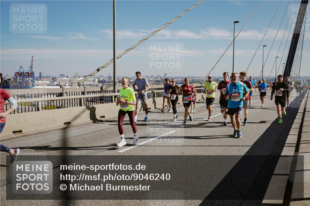 03.10.2025 - Köhlbrandbrückenlauf Michael Burmester http://msf.ph/oto/9046240 03.10.2025 12:28:44 Position 1  meine-sportfotos.de