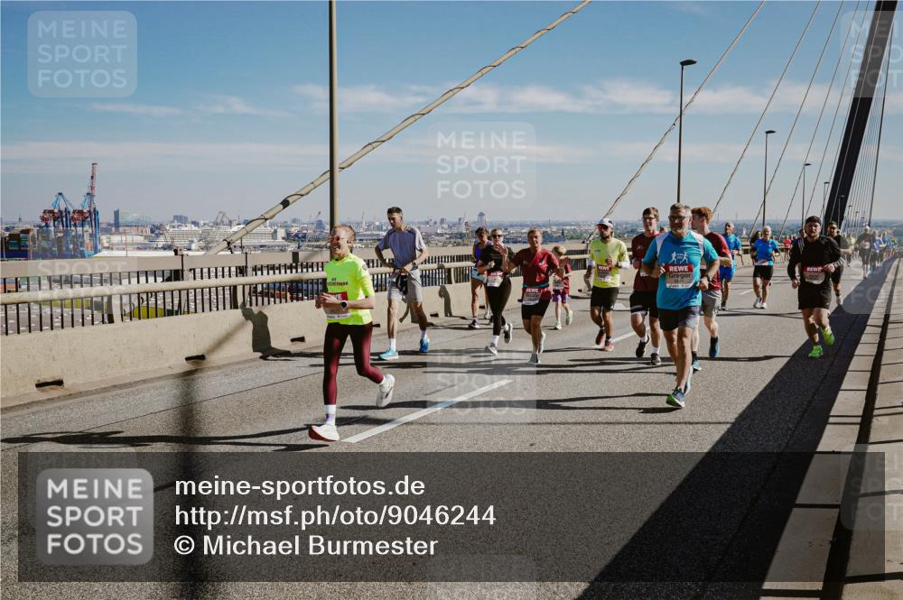 03.10.2025 - Köhlbrandbrückenlauf Michael Burmester http://msf.ph/oto/9046244 03.10.2025 12:28:44 Position 1  meine-sportfotos.de