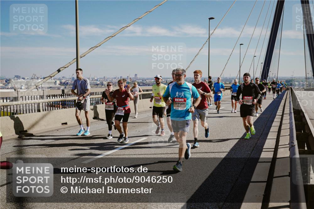 03.10.2025 - Köhlbrandbrückenlauf Michael Burmester http://msf.ph/oto/9046250 03.10.2025 12:28:45 Position 1  meine-sportfotos.de