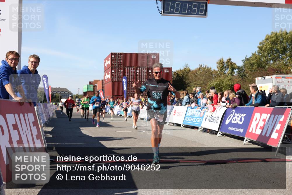 03.10.2025 - Köhlbrandbrückenlauf Lena Gebhardt http://msf.ph/oto/9046252 03.10.2025 13:01:54 Ziel 4025, 4118, 4162, 4206, 4258, 4543, 5671, 5692, 5703, 5718, 5739, 6235 meine-sportfotos.de