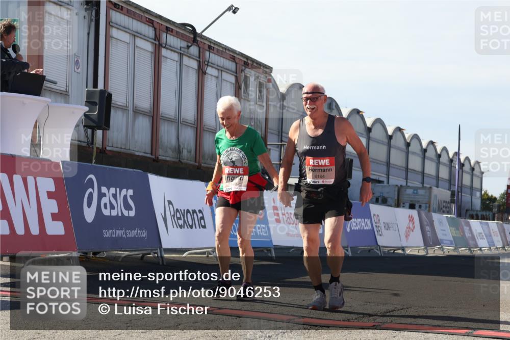 03.10.2025 - Köhlbrandbrückenlauf Luisa Fischer http://msf.ph/oto/9046253 03.10.2025 13:48:11 Ziel 5735, 6164, 6165 meine-sportfotos.de