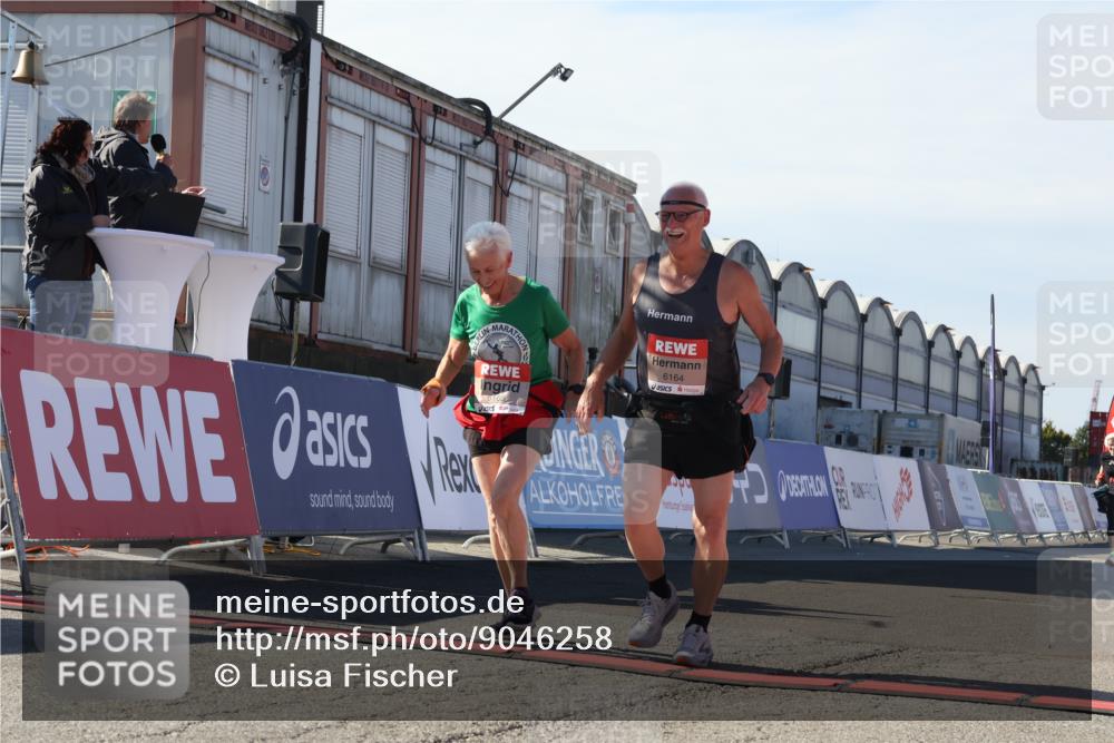 03.10.2025 - Köhlbrandbrückenlauf Luisa Fischer http://msf.ph/oto/9046258 03.10.2025 13:48:12 Ziel 5735, 6164, 6165 meine-sportfotos.de