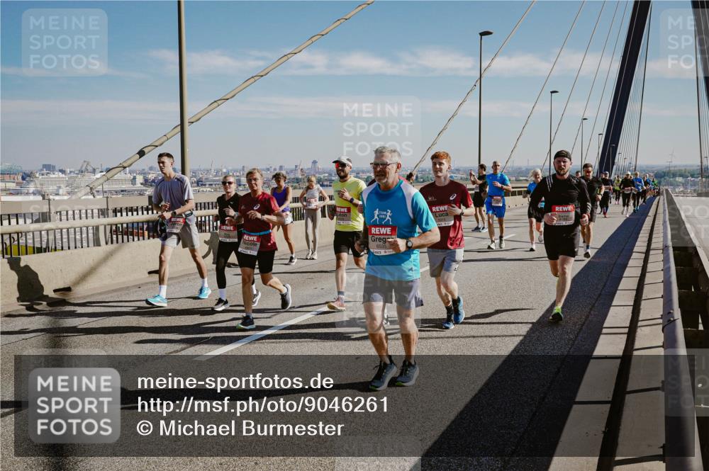 03.10.2025 - Köhlbrandbrückenlauf Michael Burmester http://msf.ph/oto/9046261 03.10.2025 12:28:45 Position 1 6535 meine-sportfotos.de