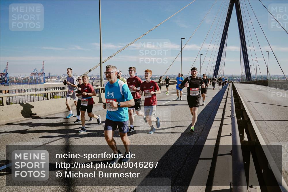 03.10.2025 - Köhlbrandbrückenlauf Michael Burmester http://msf.ph/oto/9046267 03.10.2025 12:28:46 Position 1 1, 6535 meine-sportfotos.de