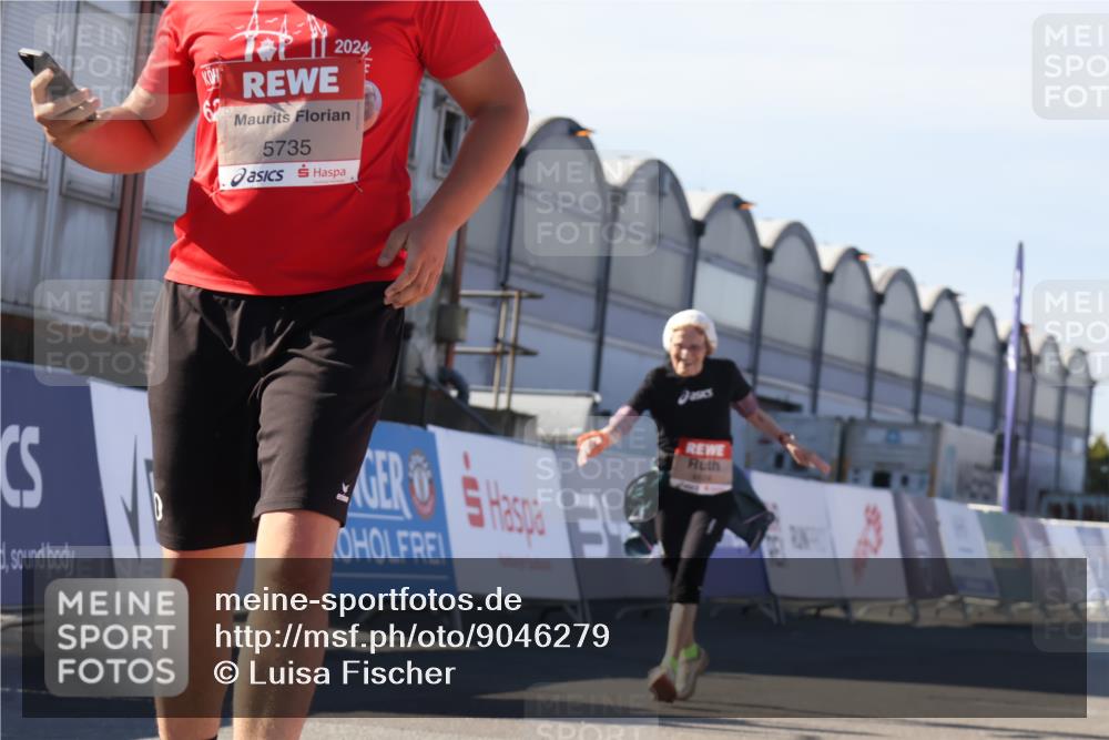 03.10.2025 - Köhlbrandbrückenlauf Luisa Fischer http://msf.ph/oto/9046279 03.10.2025 13:48:17 Ziel 4824, 5735, 6164, 6165 meine-sportfotos.de