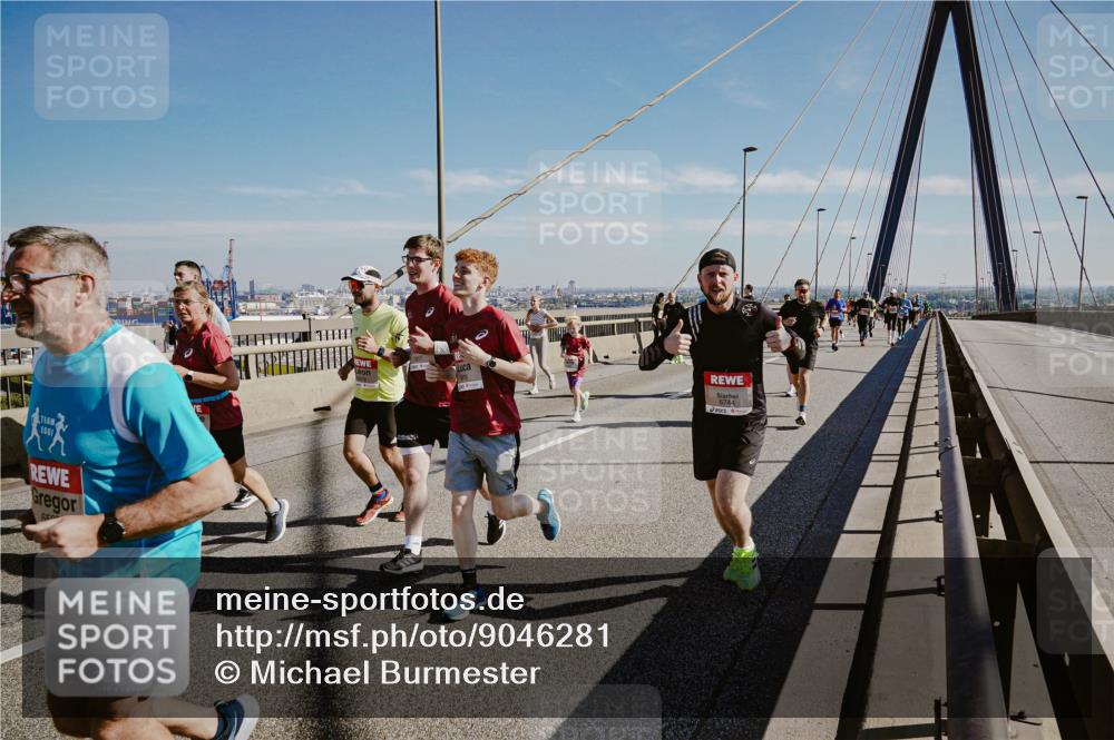 03.10.2025 - Köhlbrandbrückenlauf Michael Burmester http://msf.ph/oto/9046281 03.10.2025 12:28:46 Position 1 6744 meine-sportfotos.de
