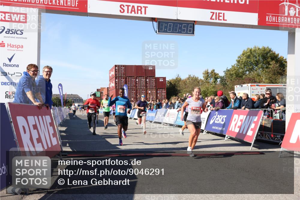 03.10.2025 - Köhlbrandbrückenlauf Lena Gebhardt http://msf.ph/oto/9046291 03.10.2025 13:01:56 Ziel 4025, 4118, 4162, 4206, 4258, 4543, 4907, 5692, 5703, 5718, 5739, 6235 meine-sportfotos.de