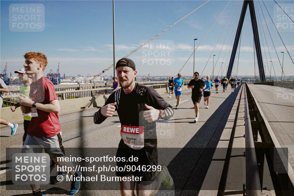 03.10.2025 - Köhlbrandbrückenlauf Michael Burmester http://msf.ph/oto/9046299 03.10.2025 12:28:47 Position 1 6744 meine-sportfotos.de
