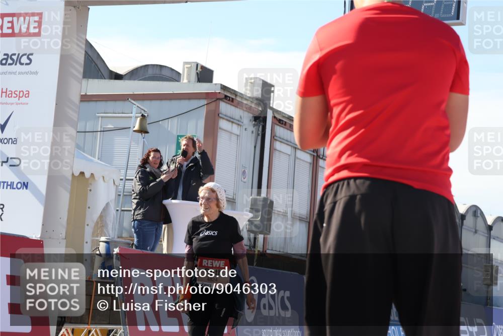 03.10.2025 - Köhlbrandbrückenlauf Luisa Fischer http://msf.ph/oto/9046303 03.10.2025 13:48:20 Ziel 4824, 5735, 6164, 6165 meine-sportfotos.de