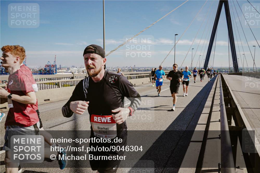 03.10.2025 - Köhlbrandbrückenlauf Michael Burmester http://msf.ph/oto/9046304 03.10.2025 12:28:47 Position 1 6744 meine-sportfotos.de