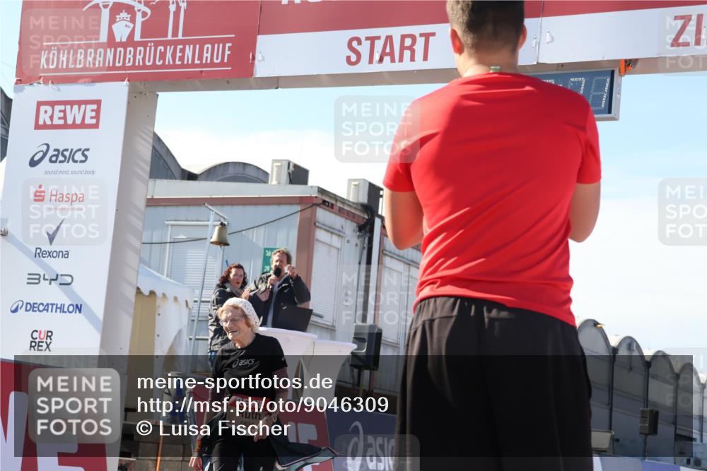 03.10.2025 - Köhlbrandbrückenlauf Luisa Fischer http://msf.ph/oto/9046309 03.10.2025 13:48:20 Ziel 4824, 5735, 6164, 6165 meine-sportfotos.de