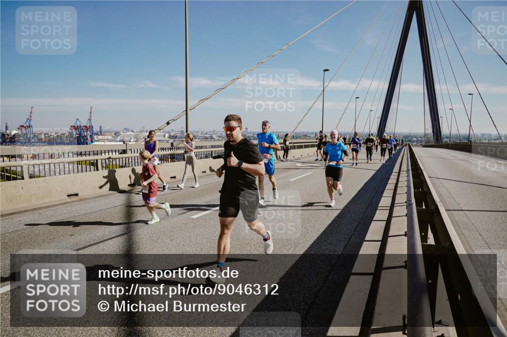 03.10.2025 - Köhlbrandbrückenlauf Michael Burmester http://msf.ph/oto/9046312 03.10.2025 12:28:48 Position 1  meine-sportfotos.de