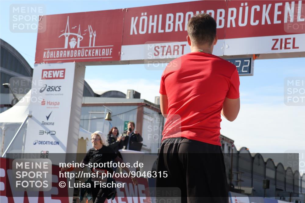 03.10.2025 - Köhlbrandbrückenlauf Luisa Fischer http://msf.ph/oto/9046315 03.10.2025 13:48:20 Ziel 4824, 5735, 6164, 6165 meine-sportfotos.de