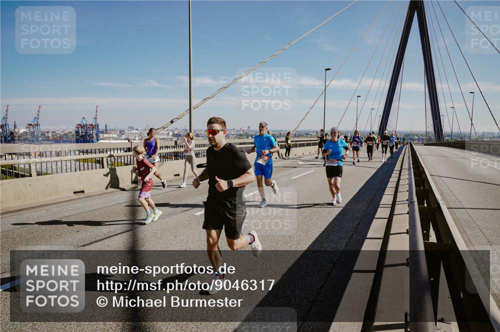 03.10.2025 - Köhlbrandbrückenlauf Michael Burmester http://msf.ph/oto/9046317 03.10.2025 12:28:48 Position 1  meine-sportfotos.de