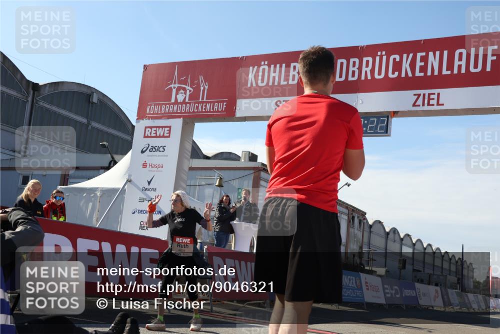03.10.2025 - Köhlbrandbrückenlauf Luisa Fischer http://msf.ph/oto/9046321 03.10.2025 13:48:21 Ziel 4824, 5735, 6164, 6165 meine-sportfotos.de