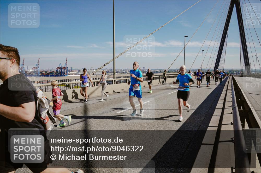 03.10.2025 - Köhlbrandbrückenlauf Michael Burmester http://msf.ph/oto/9046322 03.10.2025 12:28:49 Position 1  meine-sportfotos.de