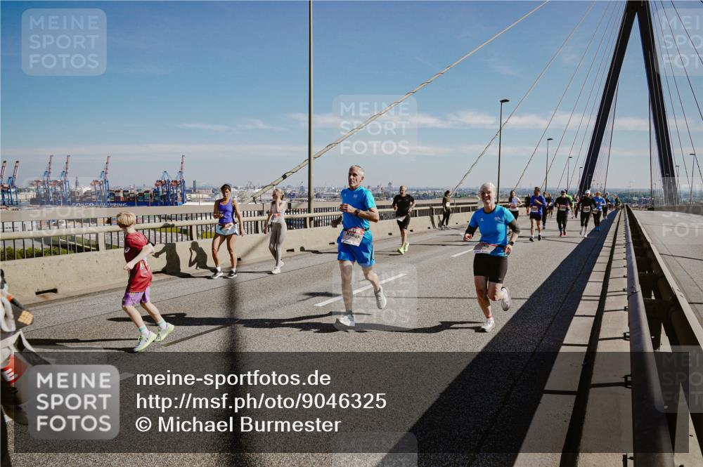 03.10.2025 - Köhlbrandbrückenlauf Michael Burmester http://msf.ph/oto/9046325 03.10.2025 12:28:49 Position 1  meine-sportfotos.de