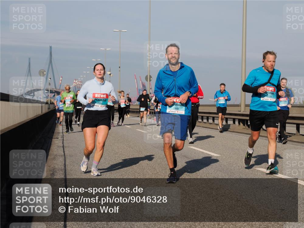 03.10.2025 - Köhlbrandbrückenlauf Fabian Wolf http://msf.ph/oto/9046328 03.10.2025 09:58:26 Position 3 3668, 2448, 8229 meine-sportfotos.de