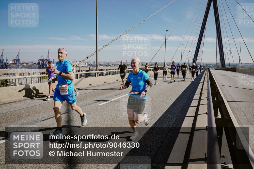 03.10.2025 - Köhlbrandbrückenlauf Michael Burmester http://msf.ph/oto/9046330 03.10.2025 12:28:50 Position 1 6228 meine-sportfotos.de