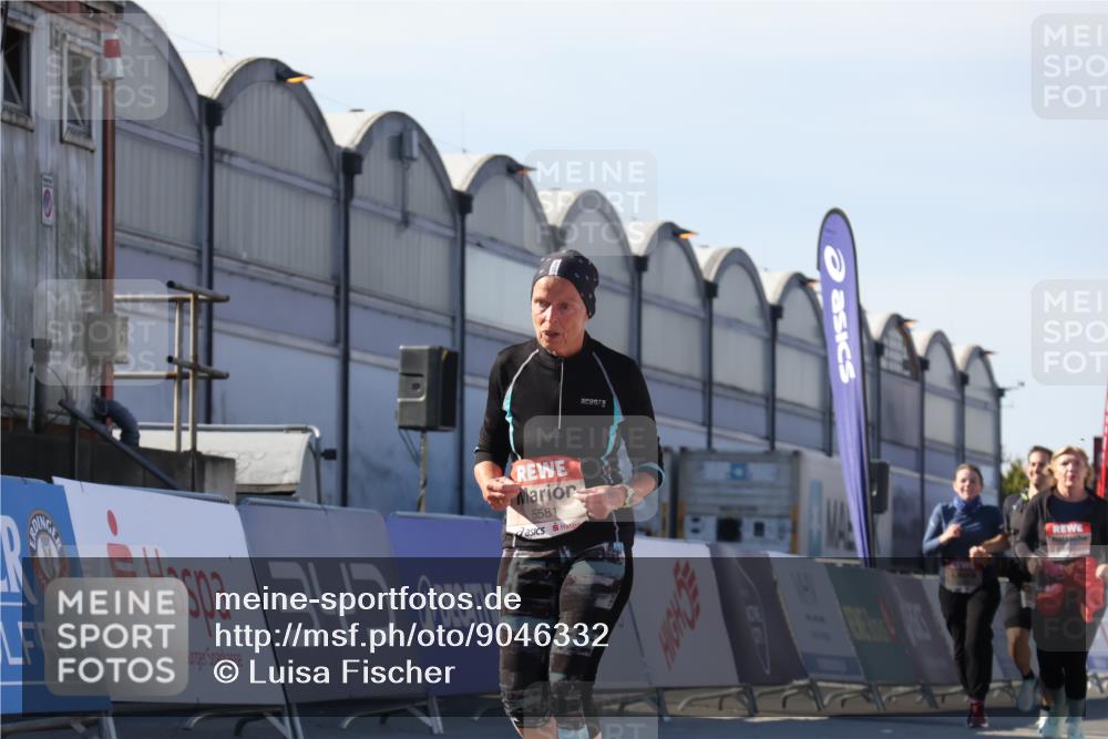 03.10.2025 - Köhlbrandbrückenlauf Luisa Fischer http://msf.ph/oto/9046332 03.10.2025 13:48:45 Ziel 8871, 5581 meine-sportfotos.de