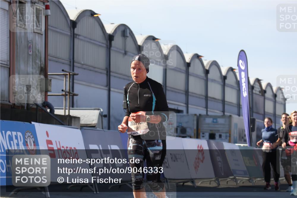 03.10.2025 - Köhlbrandbrückenlauf Luisa Fischer http://msf.ph/oto/9046333 03.10.2025 13:48:45 Ziel 8871, 5581 meine-sportfotos.de